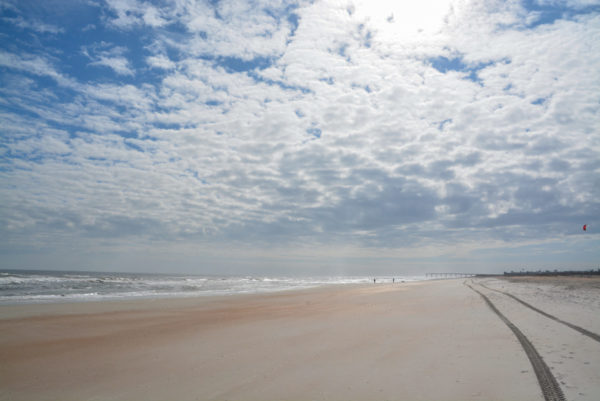 Der Strand von Fernandina Beach auf Amelia Island in Florida ist extrem breit