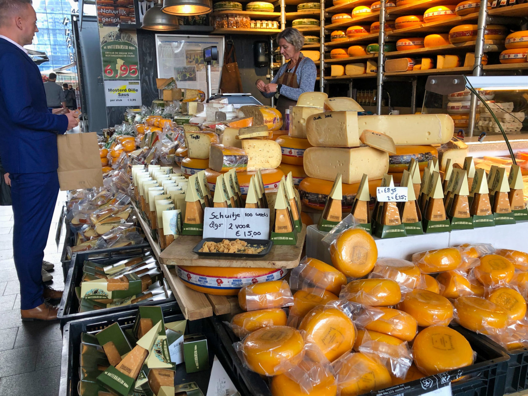 Käsestand in der Markthalle in Rotterdam