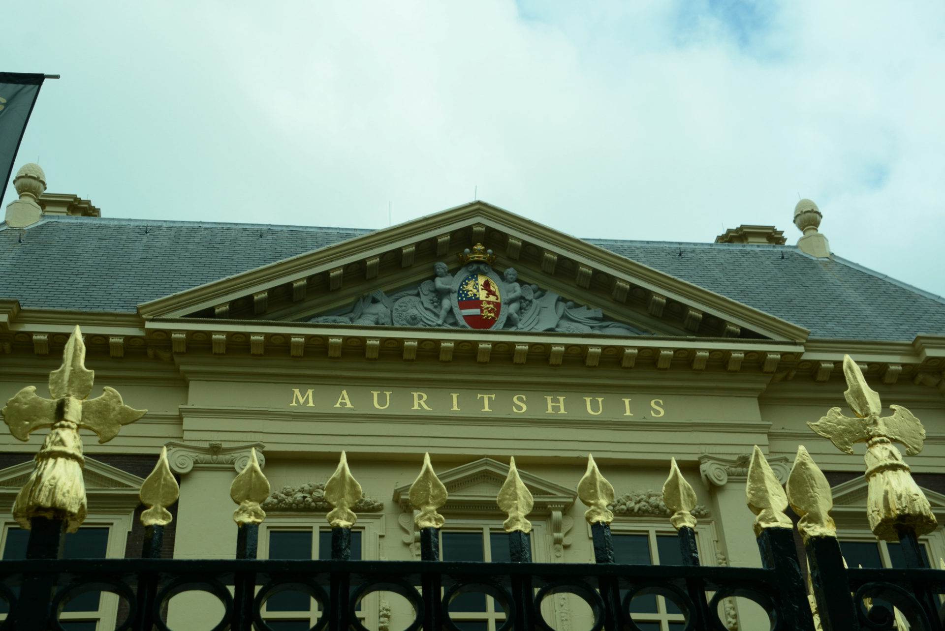 Der goldene Zaun des Mauritshuis in Den Haag