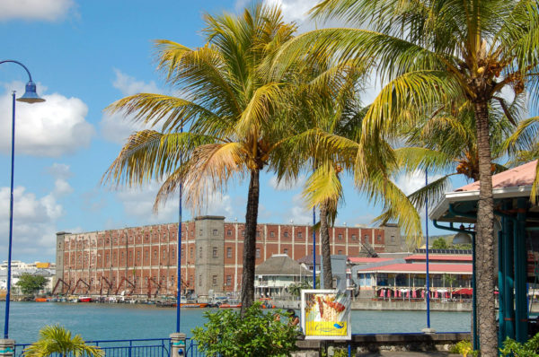 Die unbekannten Seiten von Mauritius: Alte Lagerhalle im Hafen von Port Louis