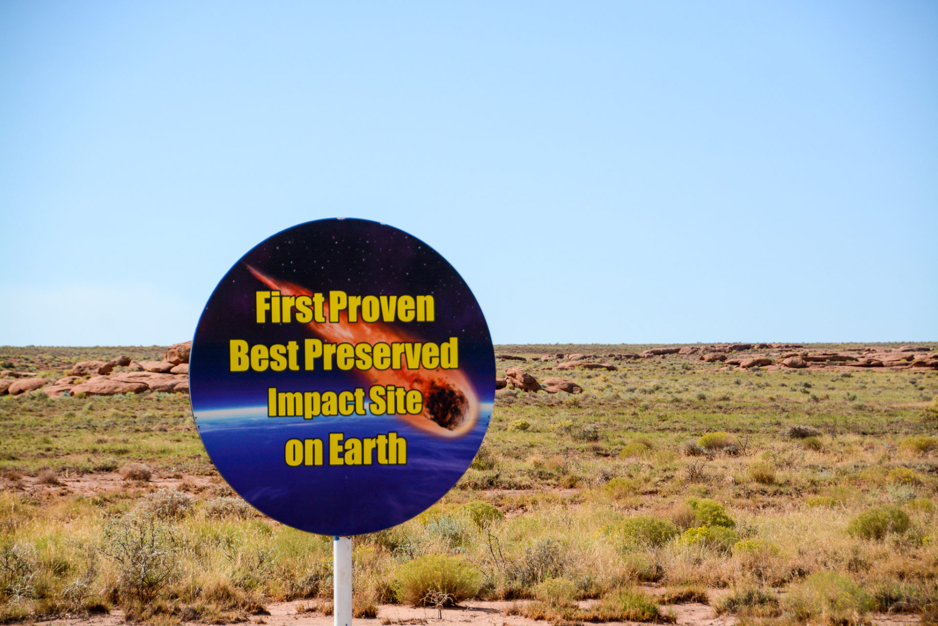 Schild bei der Zufahrt zum Metoer Crater in der Nähe von Flagstaff