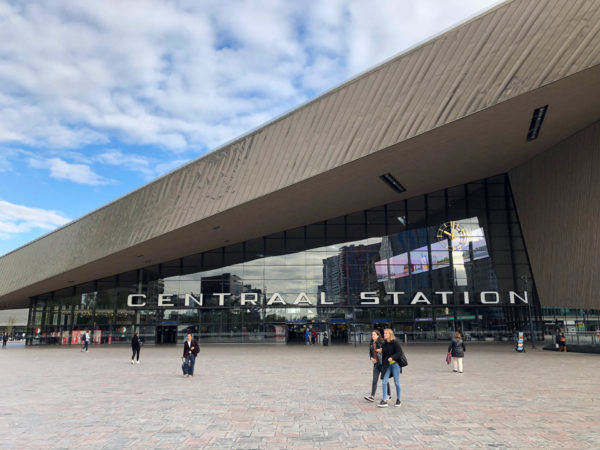 Der futuristische Bahnhof Centraal in Rotterdam
