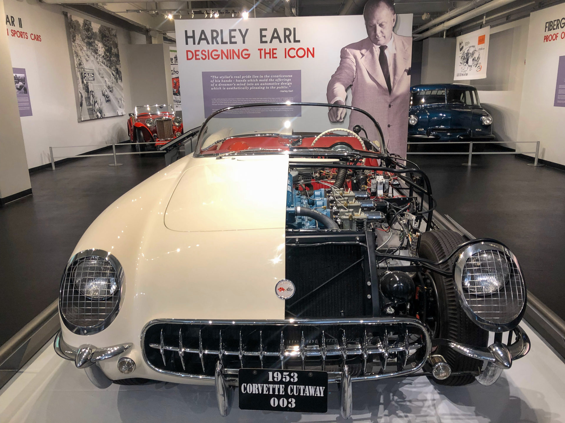 Schwarzweiße Corvette Cutaway in Kentucky mit Designer Harley Earl