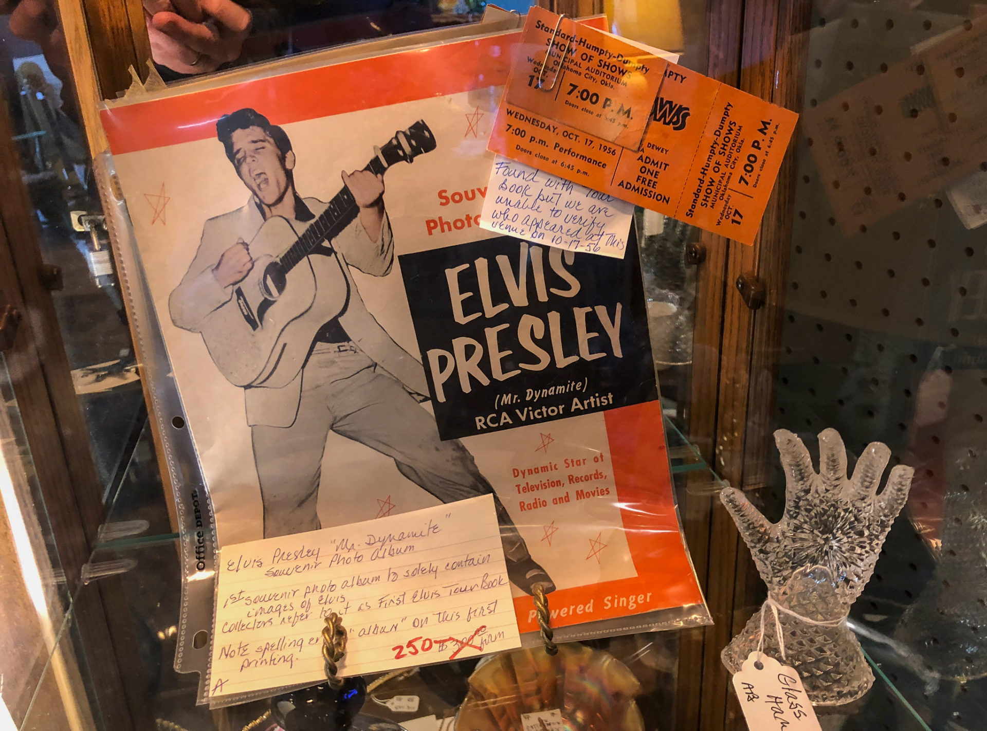 Original-Eintrittskarten zu einem Konzert von Elvis in Oklahoma City