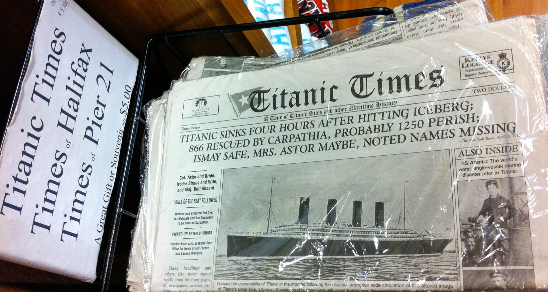 Ausgabe der Titianic Times, angeboten im kanadischen Halifax