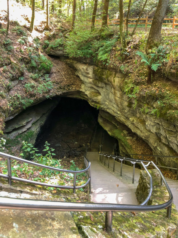 Treppe in den Eingang zu Mammoth Cave National Park in Kentucky