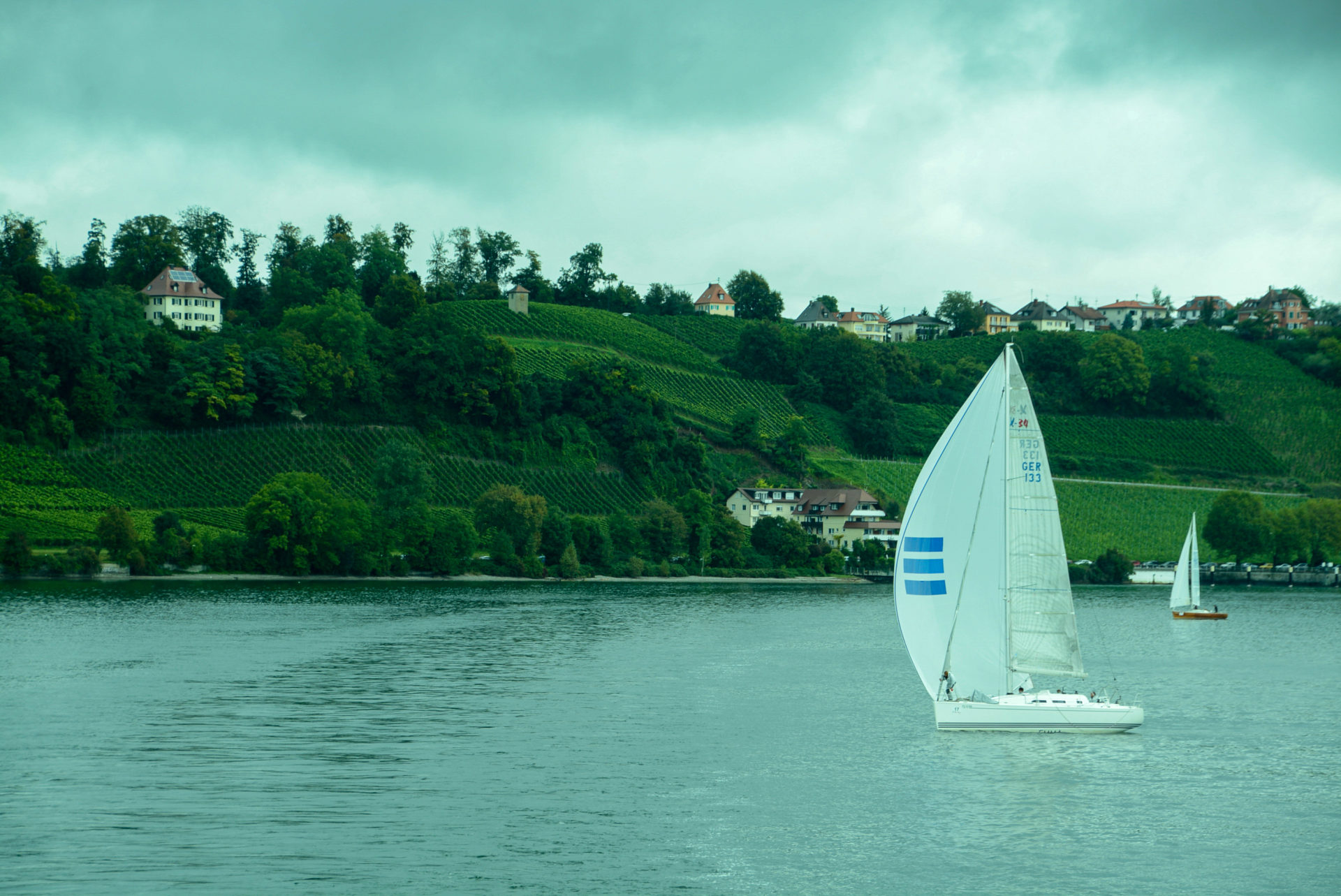Segelboot bei der Weintour am Bodensee bei Meersburg