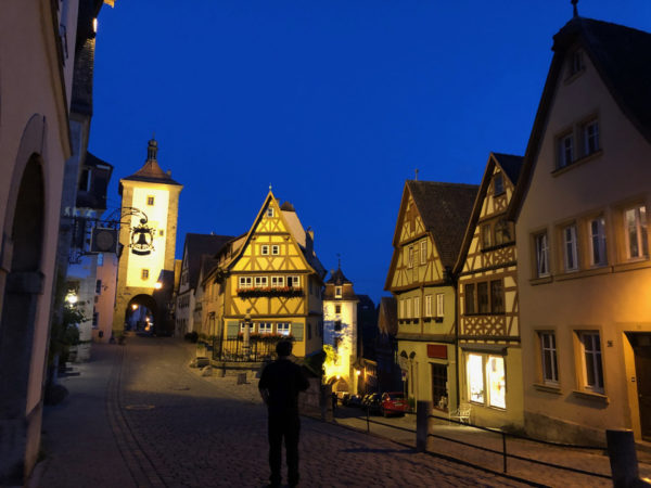 Das Plönlein in Rothenburg ob der Tauber bei Dunkelheit