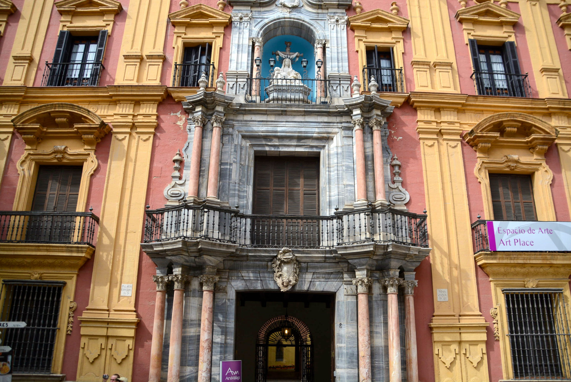 Der Espacio de Arte in Málaga mit neobarocker Fassade