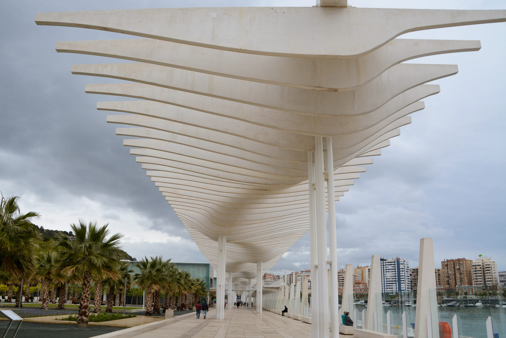 Dach von Santiago Calatrava im Hafen von Málaga