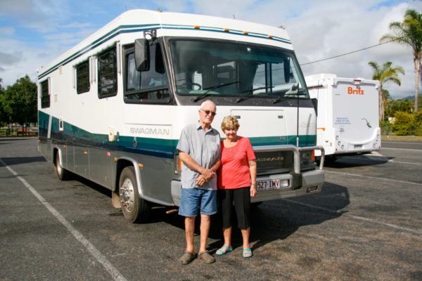 Rentner Pat und Greta bei ihrem Trip mit dem Wohnmobil durch Australien