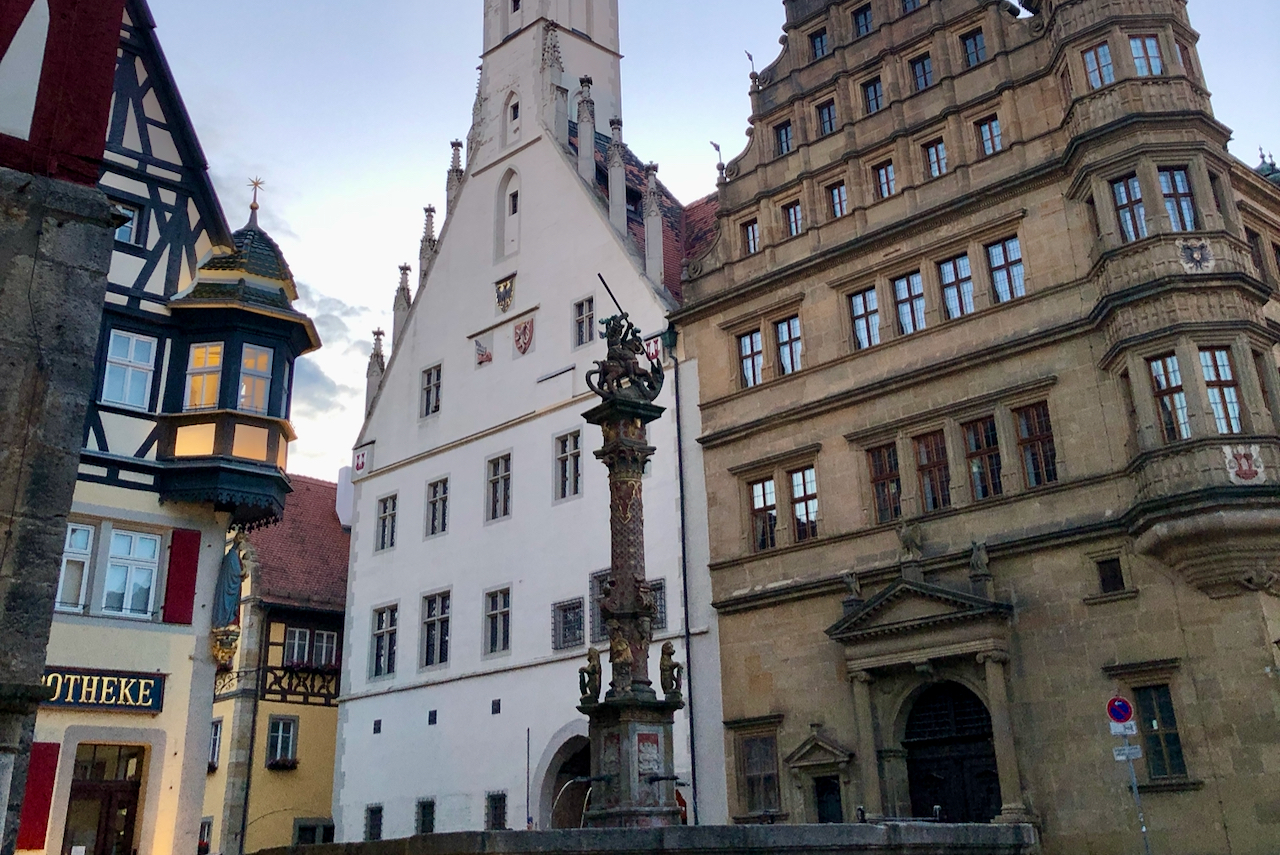 Mittelalterliche Bauten am Marktplatz von Rothenburg