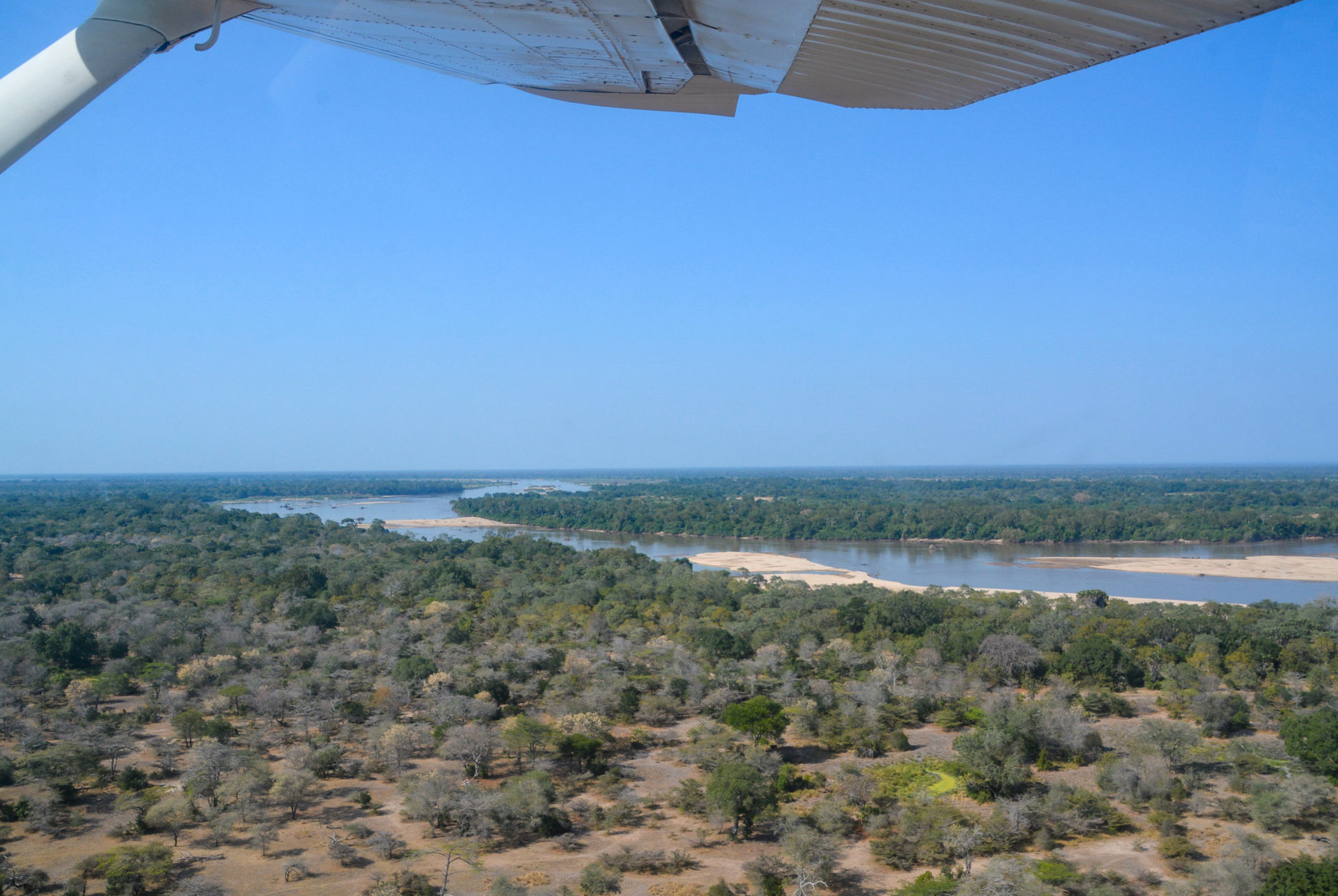 Blick aus Flugzeug auf das Selous National Game Reserve in Tansania