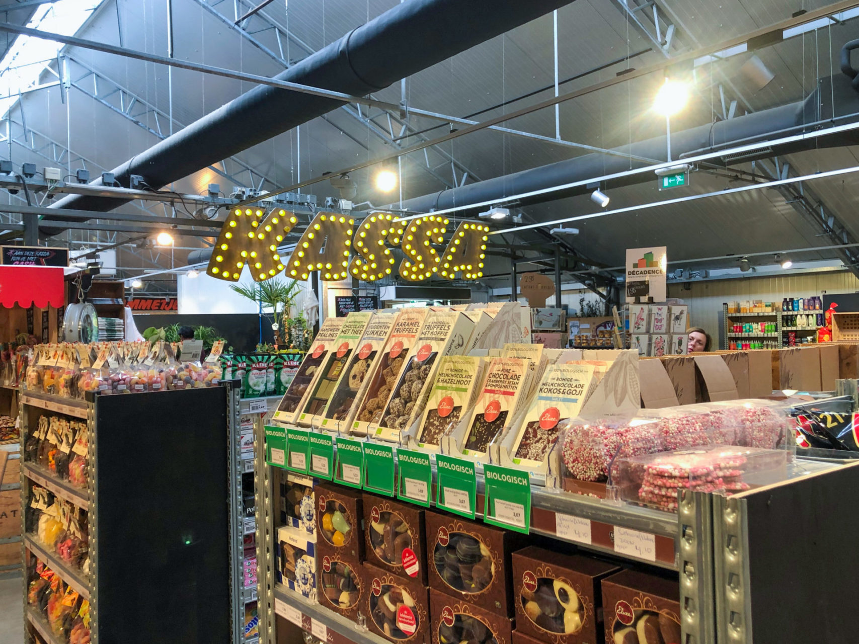 Blick in den Supermarkt Landmarkt in Schellingwoude außerhalb der City