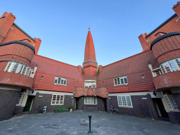 Gebäude Het Schip der Amsterdamer Schule in der Spaarndammerbuurt