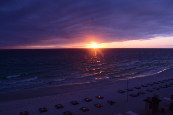 Sonnenuntergang über dem Golf von Mexico in Panama City Beach