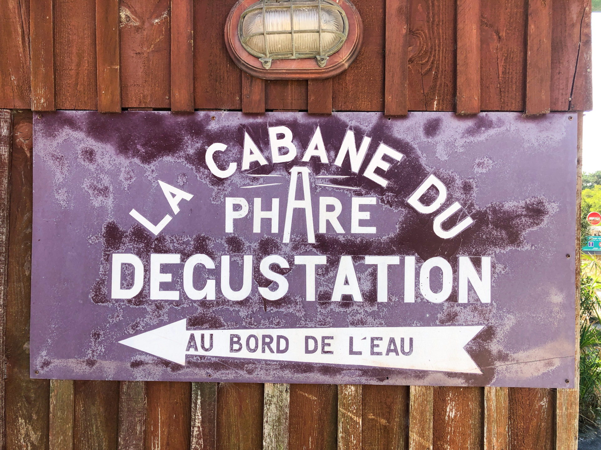 Schild das zur Cabane du Phare an der französischen Atlantikküste weist