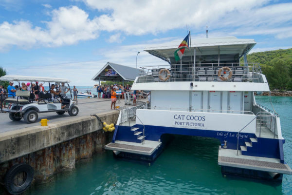 Die Fähre Cat Cocos im Hafen von Port Victoria
