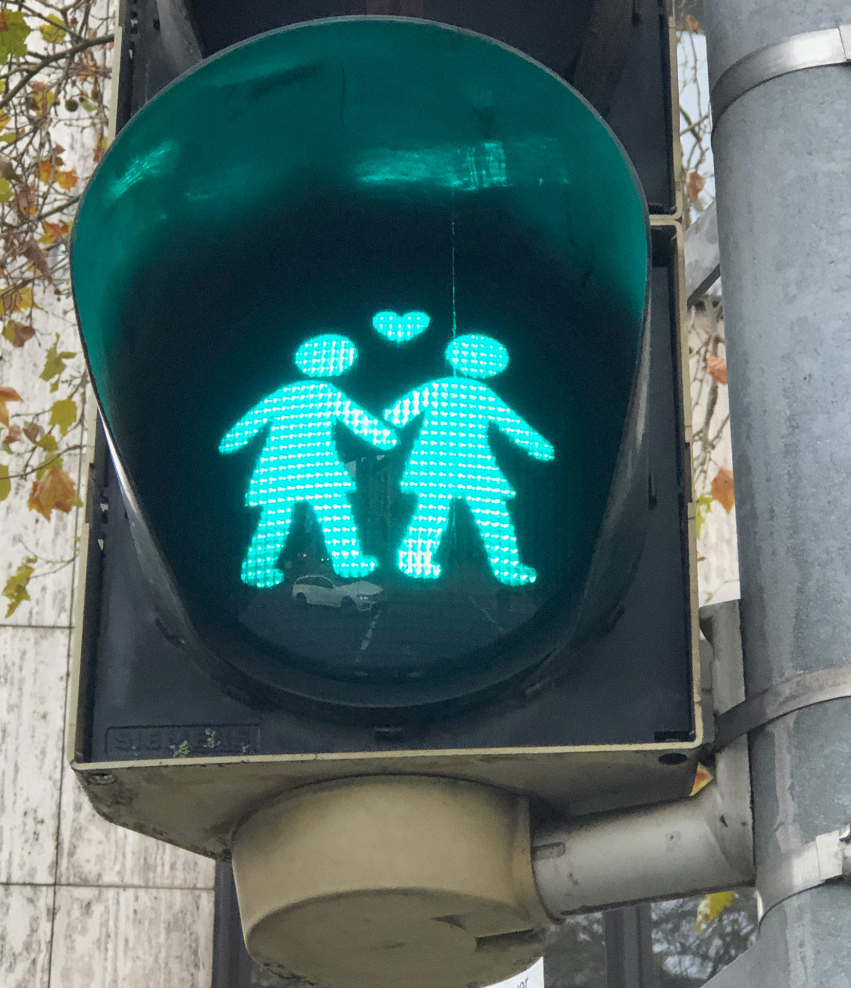Pärchen mit Herz auf einer Fußgängerampel in Hannover