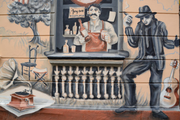 Wandgemälde mit Udo Lindenberg und Grammophon an einer Hauswand in Hannover-Linden