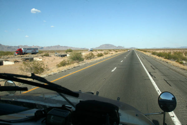 Endlose Interstates begleiten den Trucker bei seinen Fahrten durch die USA
