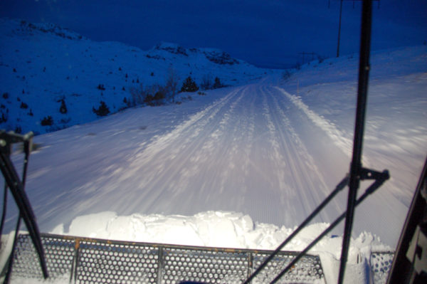 Skiraupe räumt Schnee aus der Piste in Norwegen