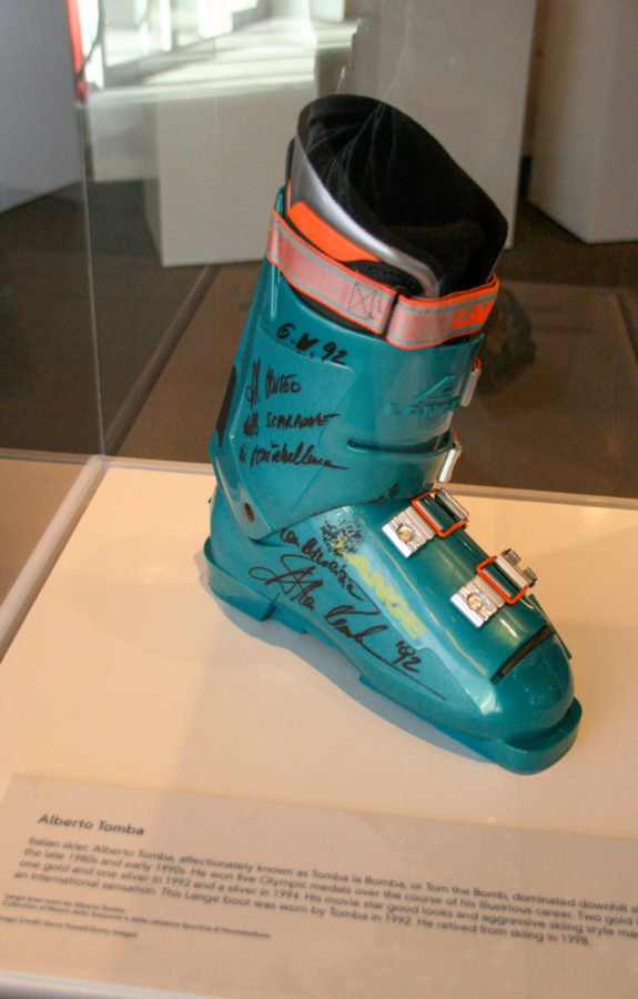 Der Skischuh von Alberto Tomba im Bata-Museum in Toronto