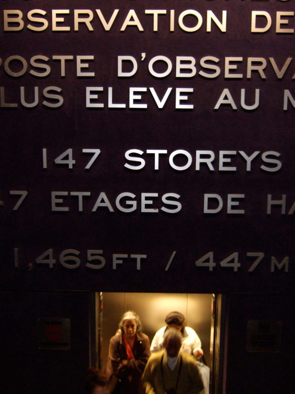 Einsteig in den Aufzug zum CN-Tower in Toronto