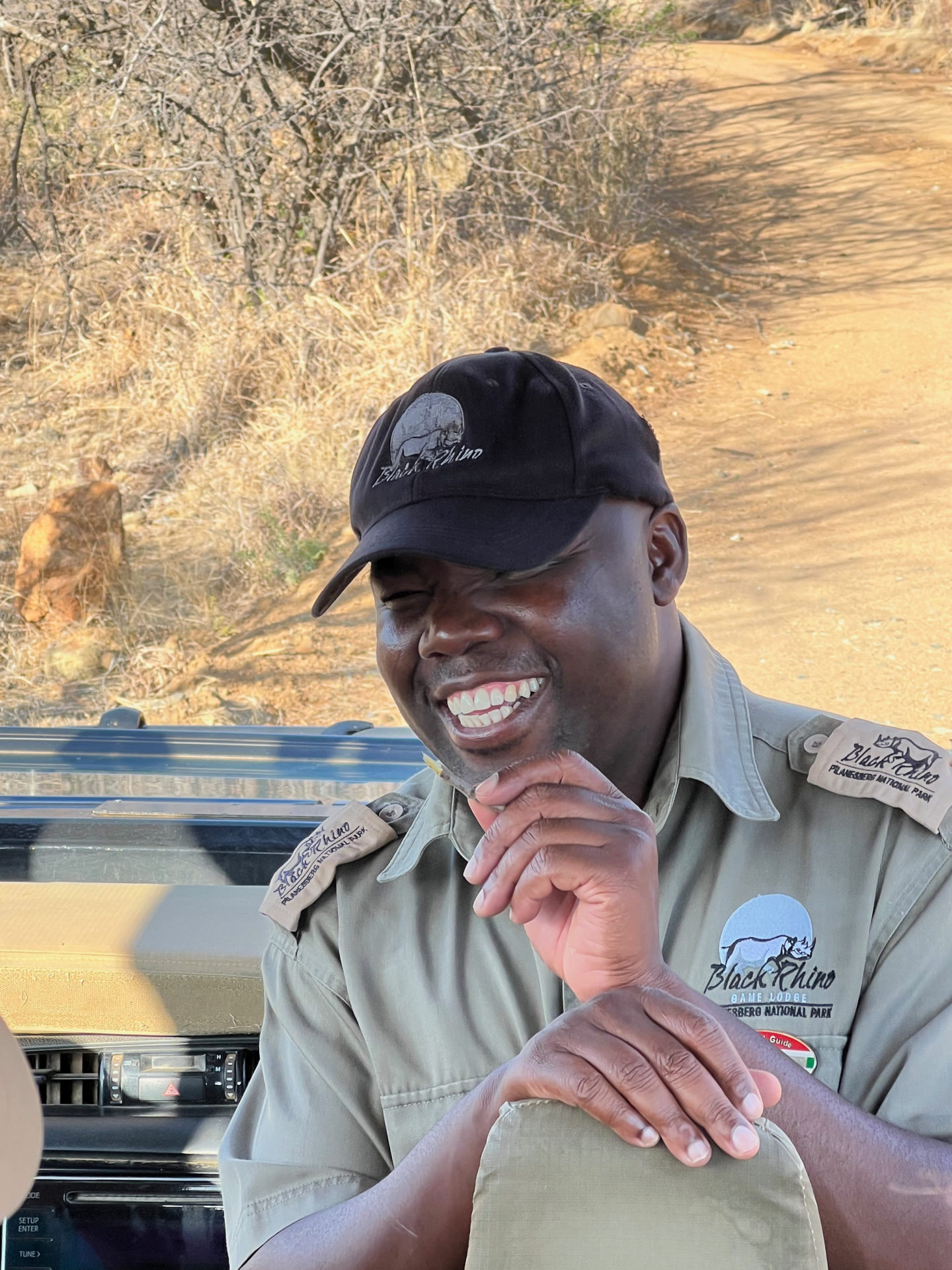 Guide Phillip aus Zimbabwe arbeitet für die Black Rhino Game Lodge
