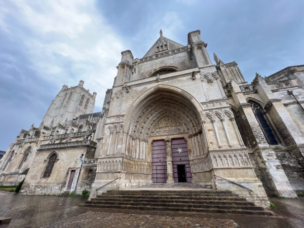 Portal zur gotischen Kathedrale von Saint-Omer