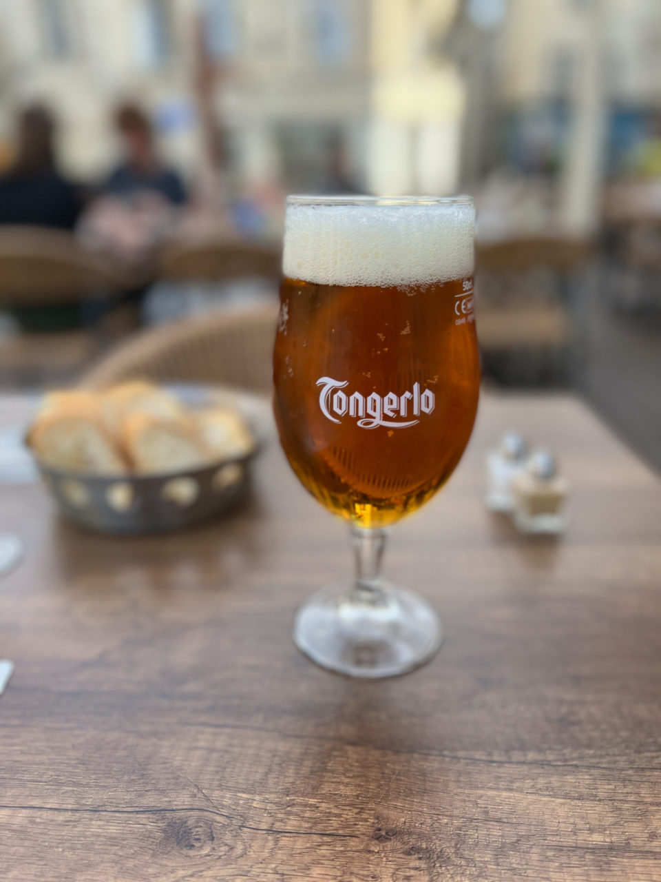 Craft Bier von Tongerlo auf einem Tisch in Laon