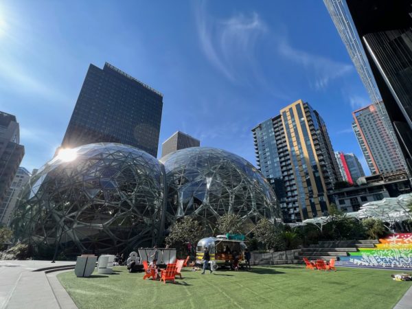 Der Gebäudekomplex The Spheres in Downtown Seattle