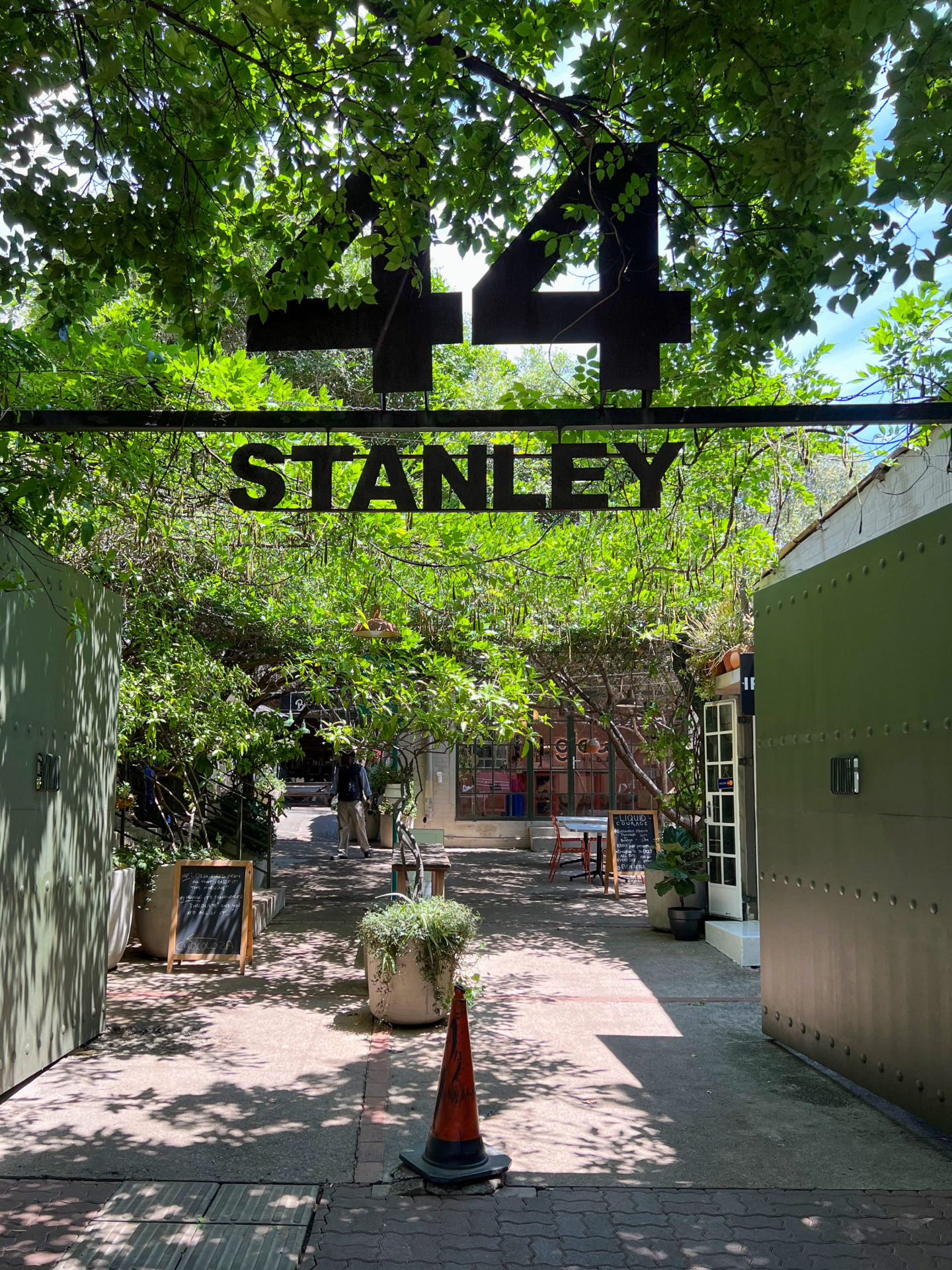 Eingang zum multifunktionalen Zentrum 44 Stanley, einem der hipsten Ort in Johannesburg