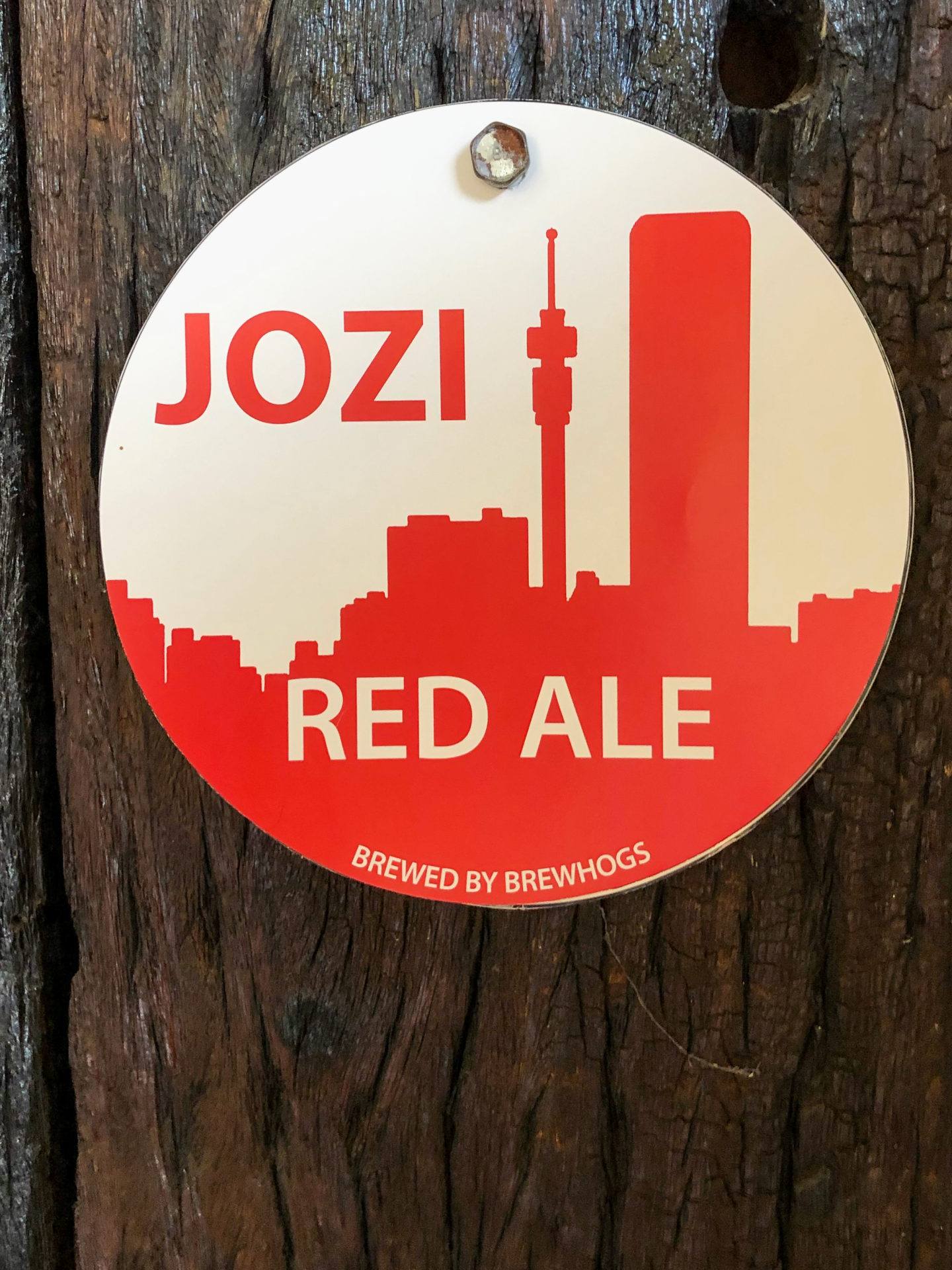 Schild mit Werbung für das Jozi Red Ale, meines Lieblingsbier in Südafrika