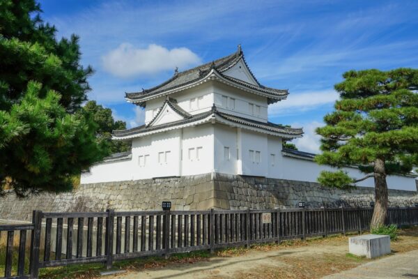Das Pagodendach von Schloss Nijo-jo in Kioto