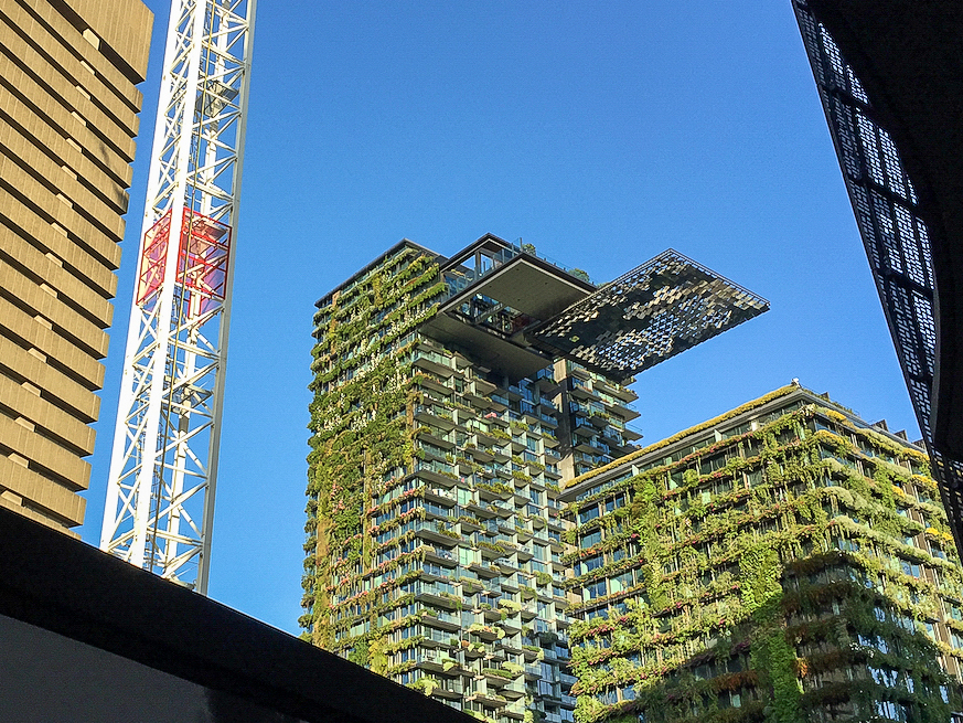 Vertikale Gärten an zwei Hochhäusern in Sydney
