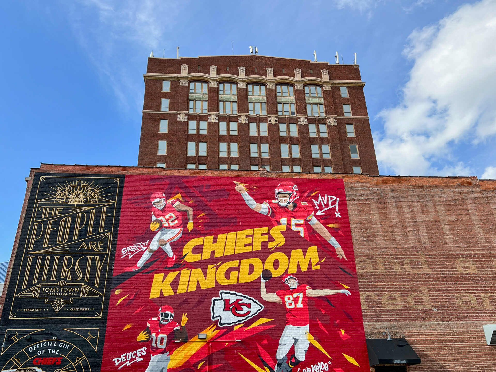 Wandgemälde mit der Aufschrift Chiefs Kingdom in Kansas City, Missouri