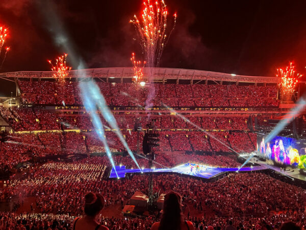 Feuerwerk im Stadium der Bengals beim Konzert von Taylor Swift Eras Tour