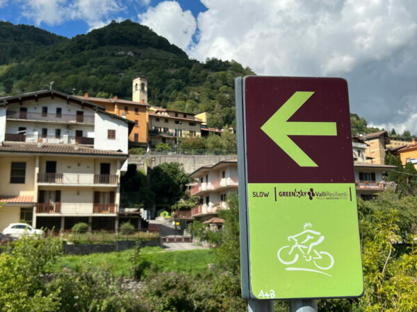 Schild für einen Radweg nördlich von Brescia