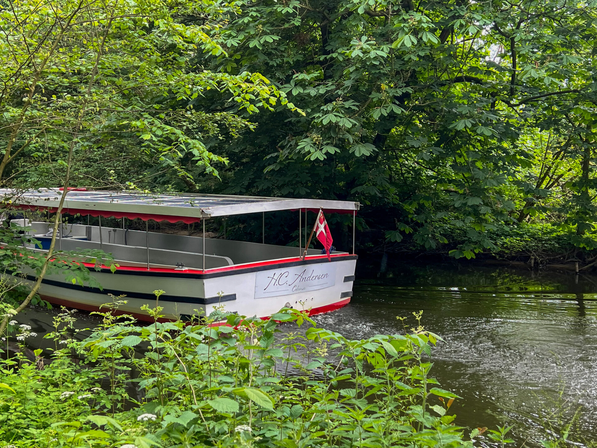 Ein Ausflugsboot trägt den Namen Hans Christian Andersens