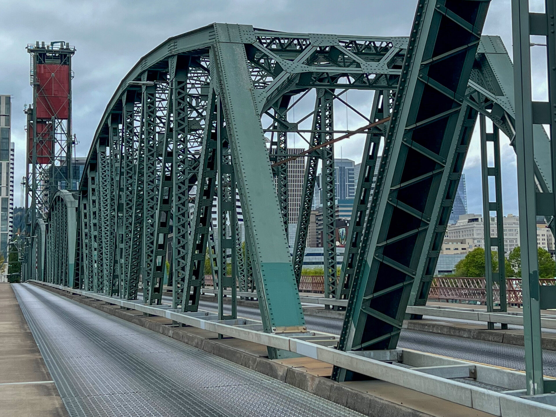 Brücke über den Willamette River in Portland Verbindung von Downtown nach Hawthorne Hipsterviertel