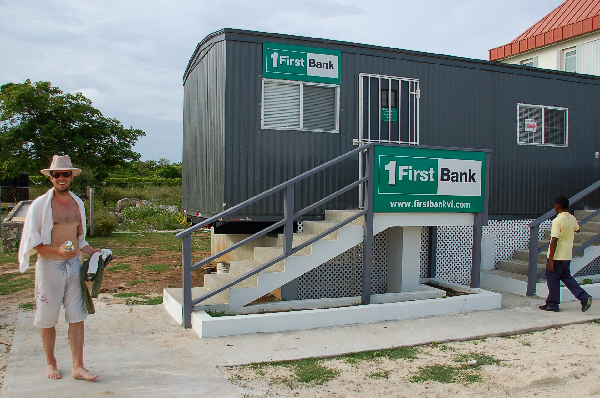 Auf der Insel Anegada gibt es exakt eine Bank - in einem Container