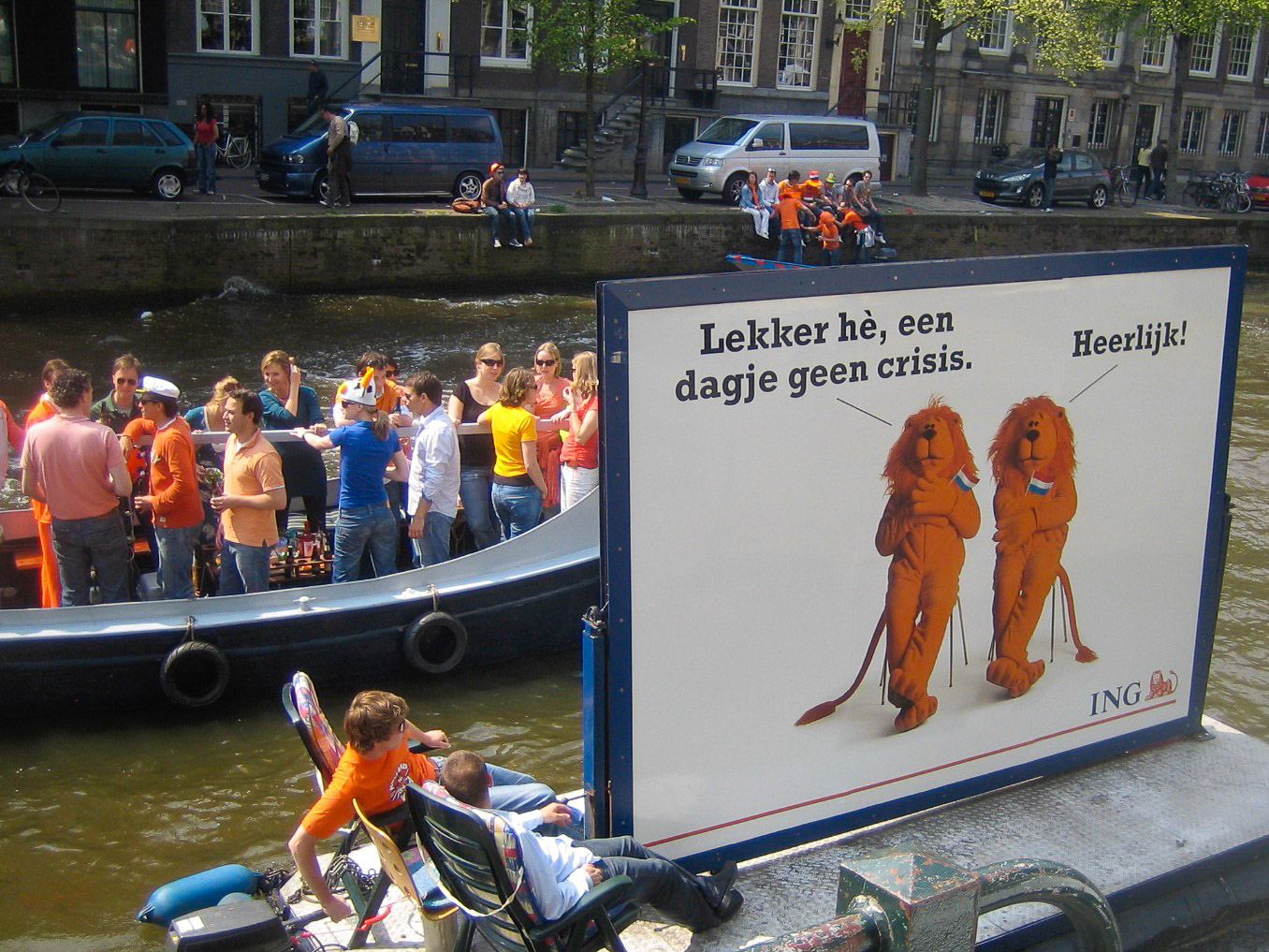 Schleichwerbung der ING Bank auf einem Boot in Amsterdam