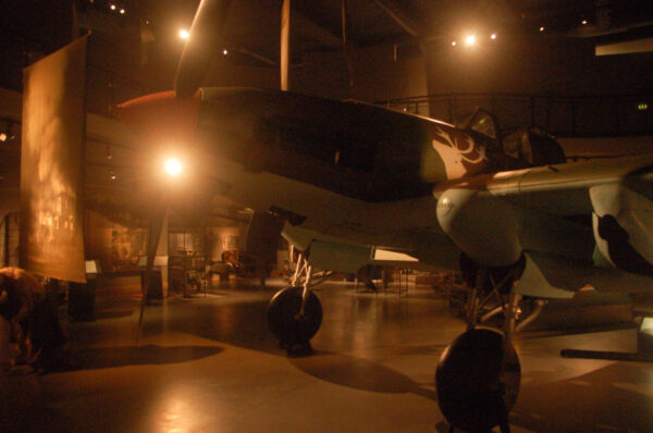 Kriegsflugzeug im Museum über den Zweiten Weltkrieg in Kirkenes