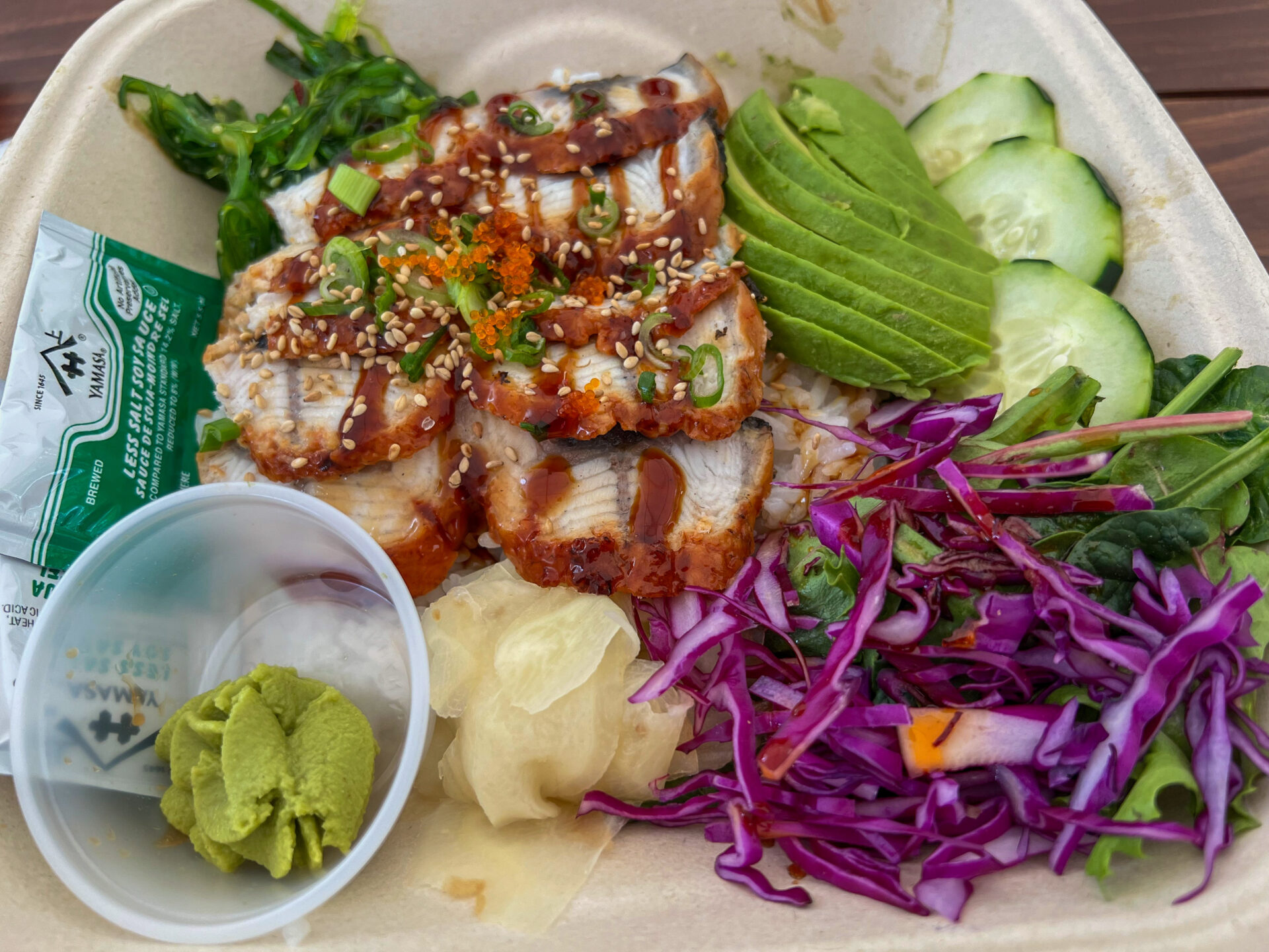 Street Food Portland Carts Pods Poke Bowl mit Makrele