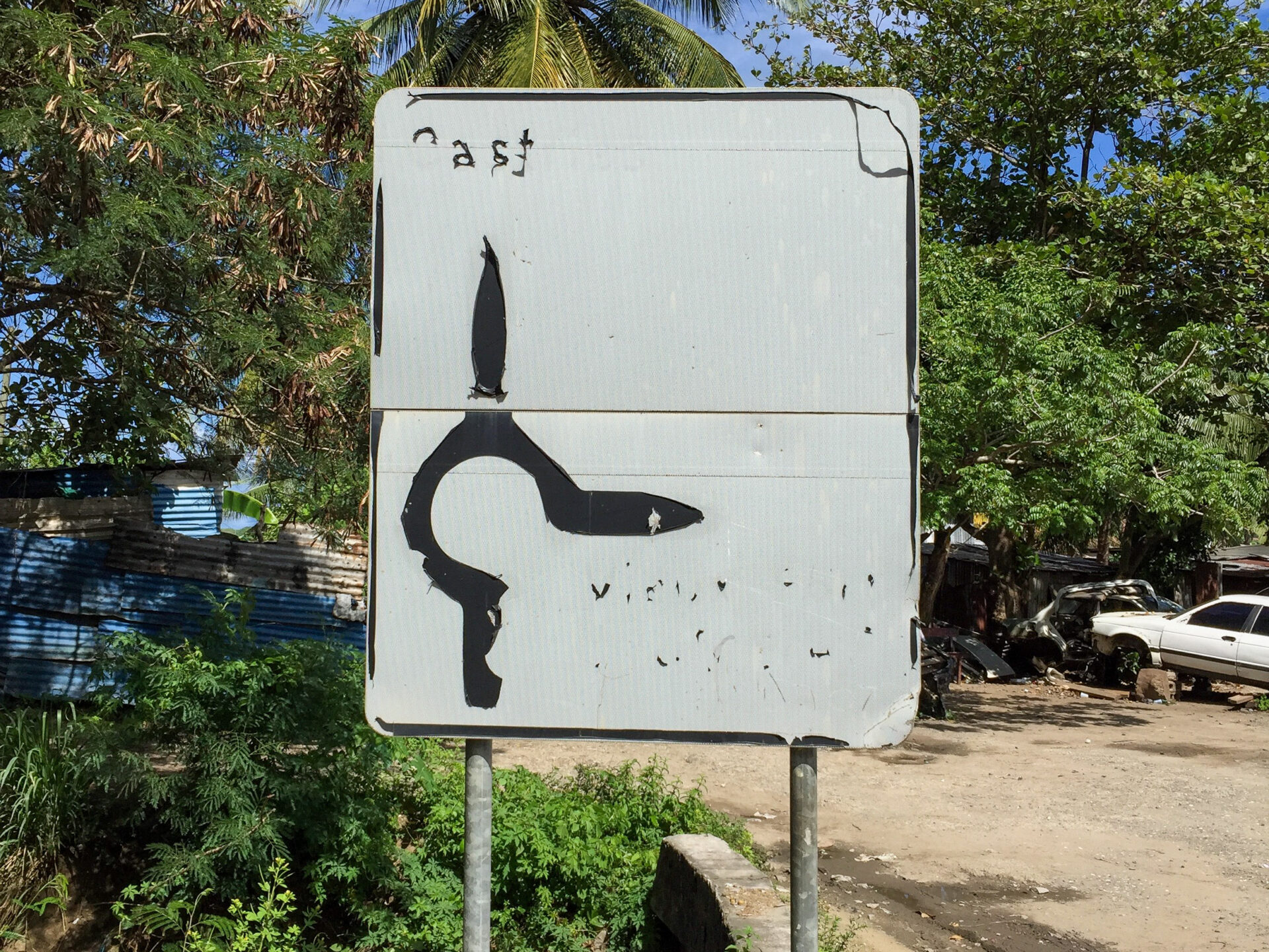 Verblasstes Straßenschild auf der Insel St. Lucia