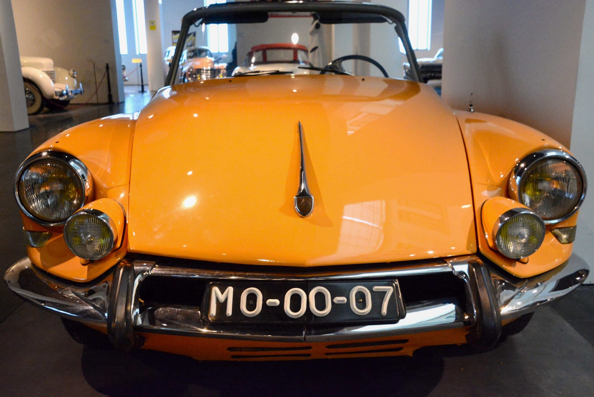 Citroen DS Cabrio mit orangenem Anstrich