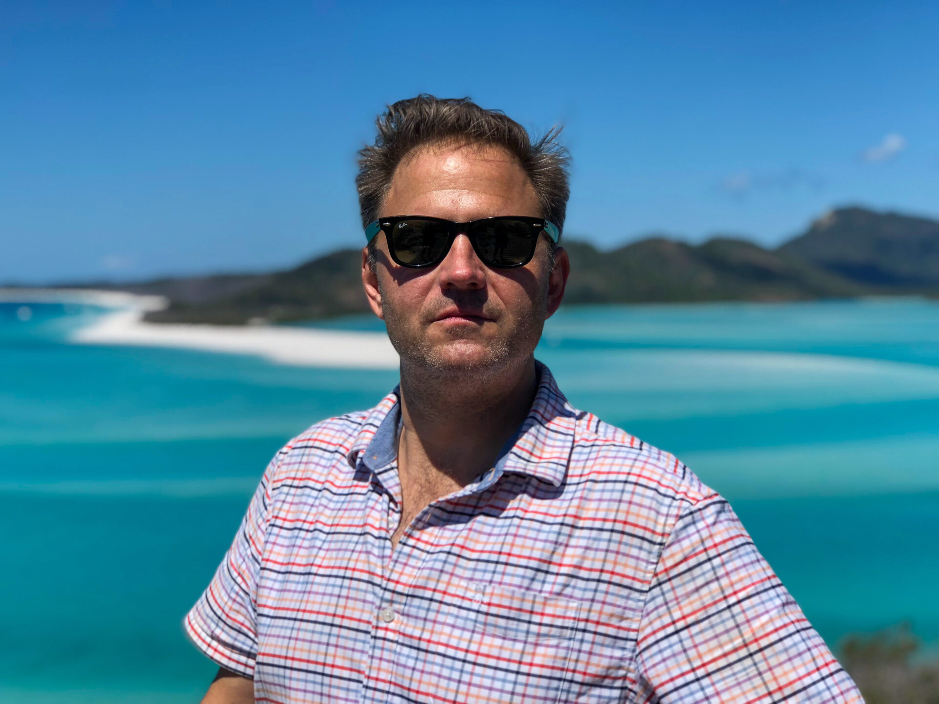 Autor Ralf Johnen mit Sonnebrille auf den Whitsunday Islands