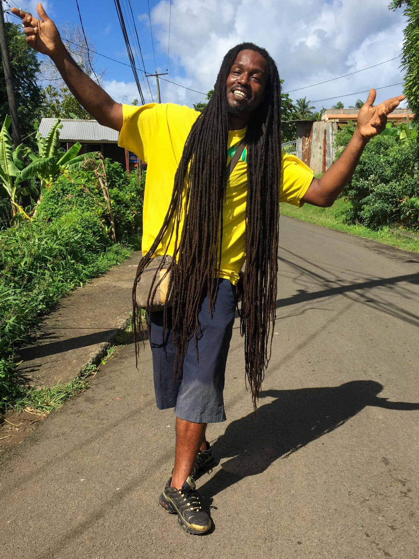 Rastafari Mann Roger mit knielangen Haaren auf St. Lucia