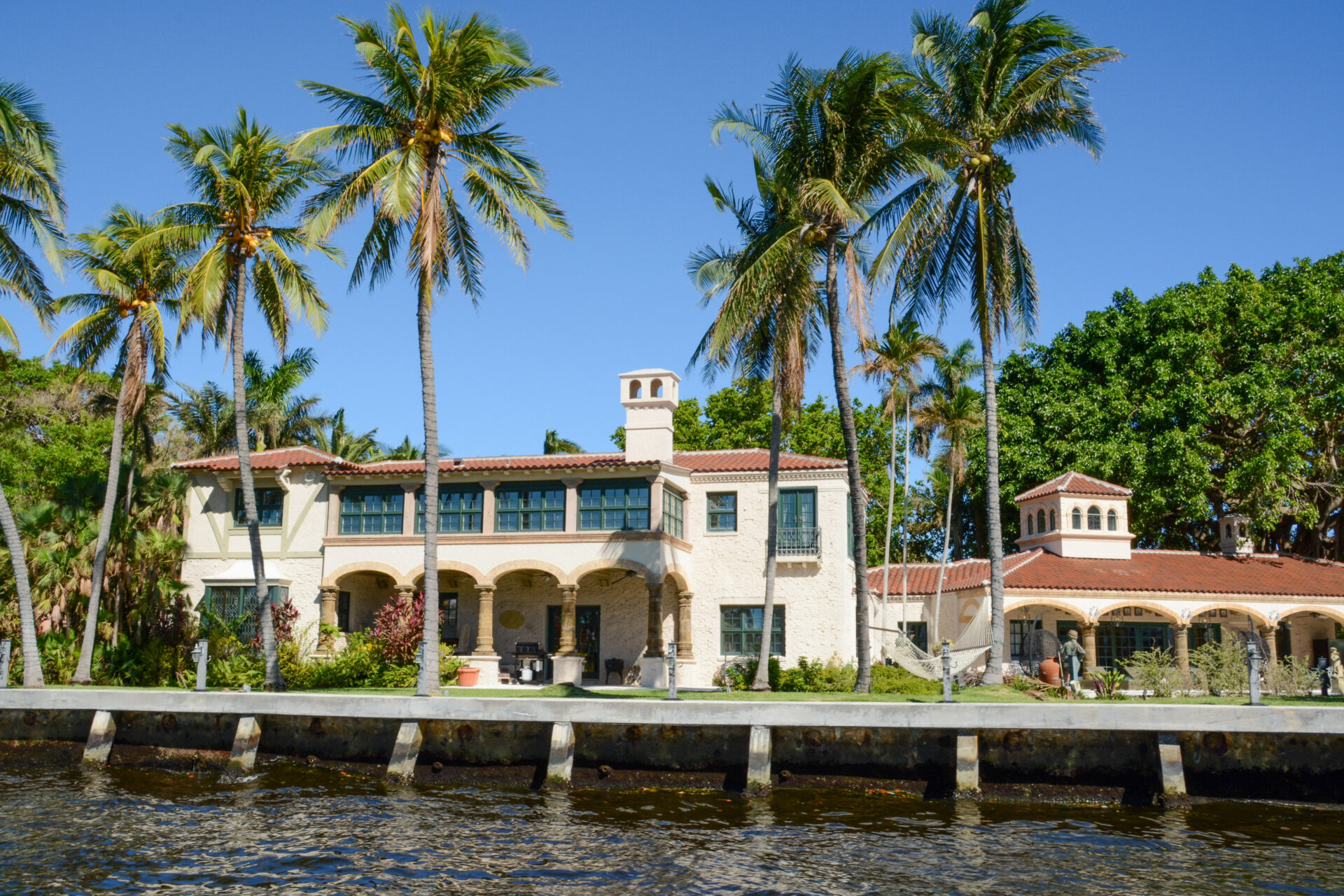 Luxuriöses Anwesen an einem Kanal im Süden Floridas